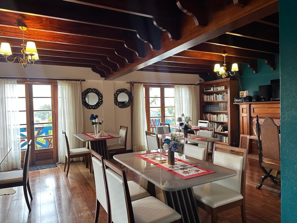 Restaurant/places to eat, Dining area, Breakfast