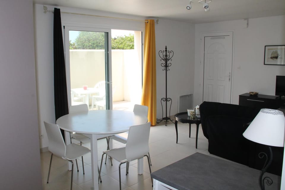 Maison 4 pers au calme avec patio 5 min La Rochelle et île de Ré du samedi au samedi House in Nouvelle-Aquitaine