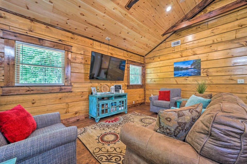 Falling Star Eagletown Cabin with Hot Tub Pets OK Cabin in Arkansas