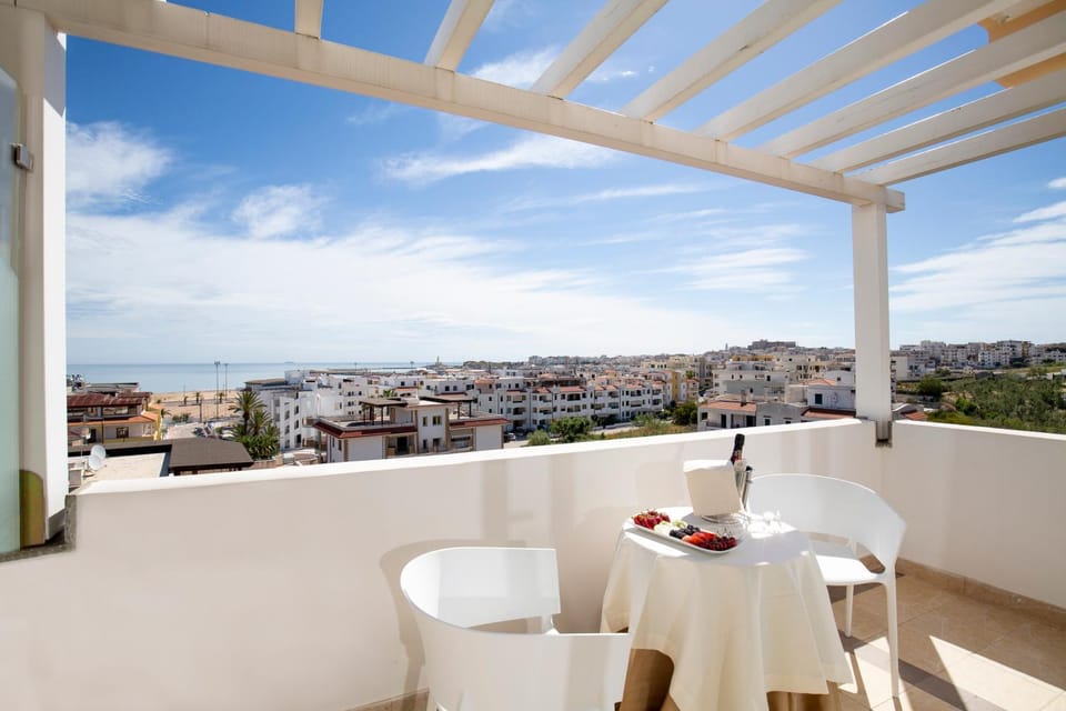 View (from property/room), Balcony/Terrace, City view