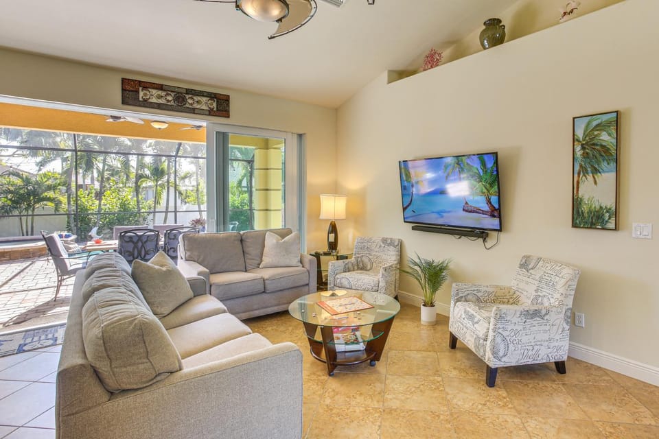Saltwater Pool & Spa! Tropical Cape Coral Retreat House in Cape Coral