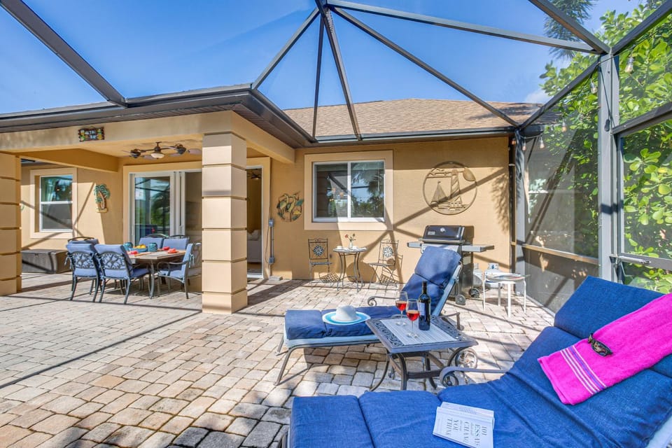 Saltwater Pool & Spa! Tropical Cape Coral Retreat House in Cape Coral