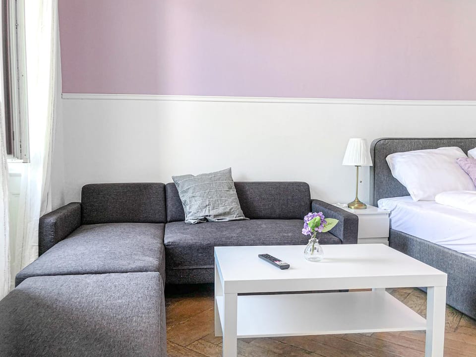 Bed, Seating area, Bedroom