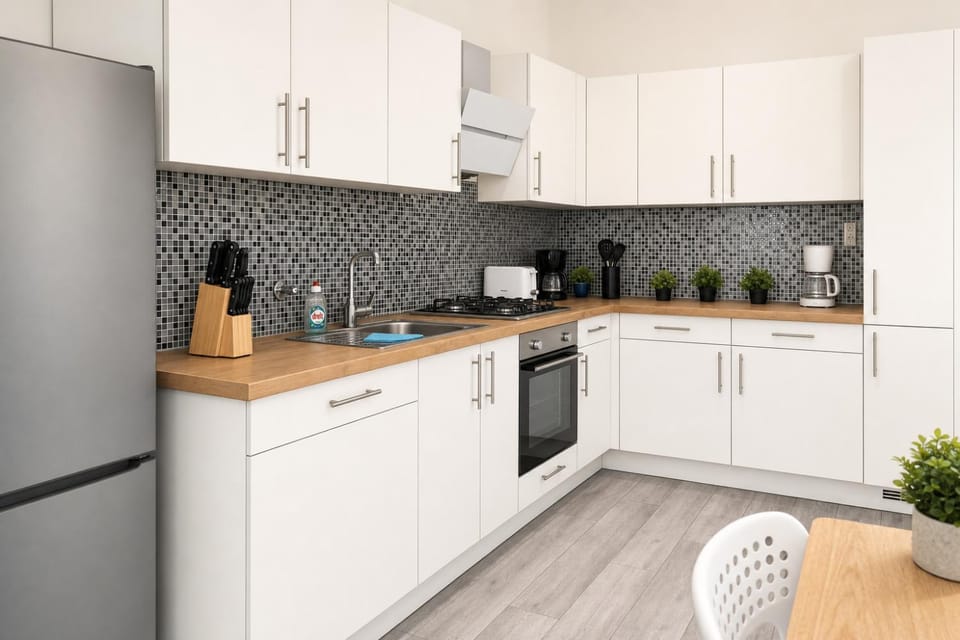 Coffee/tea facilities, Kitchen or kitchenette, oven