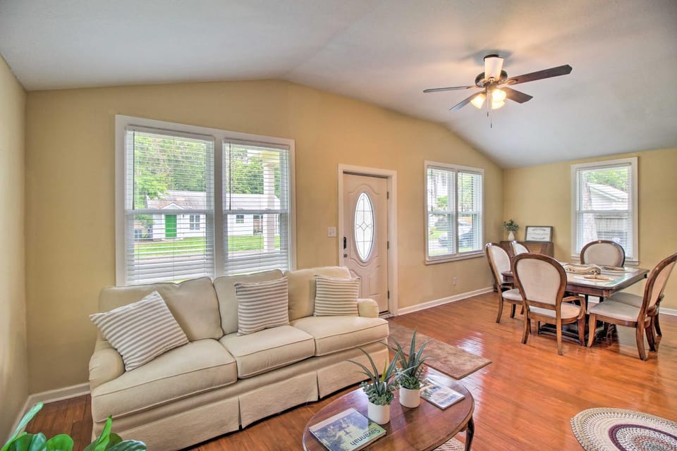 Updated Savannah Hideaway w/ Luxury Backyard! House in Savannah