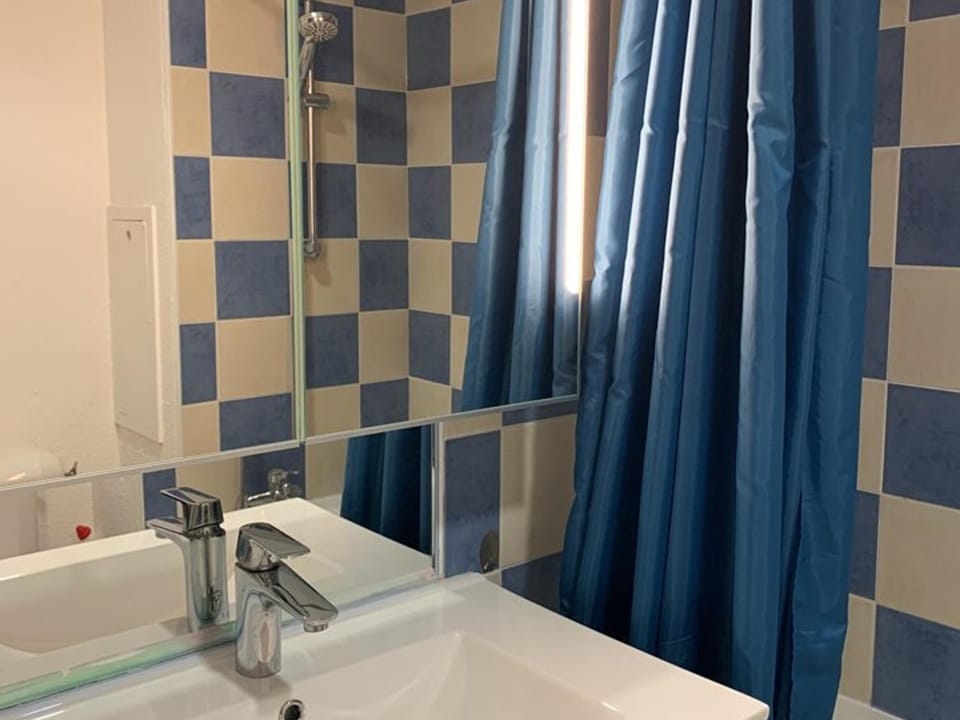 Hyères Port : Duplex climatisé, 6 pers, vue mer, parking - FR-1-335-150 Apartment in Hyères