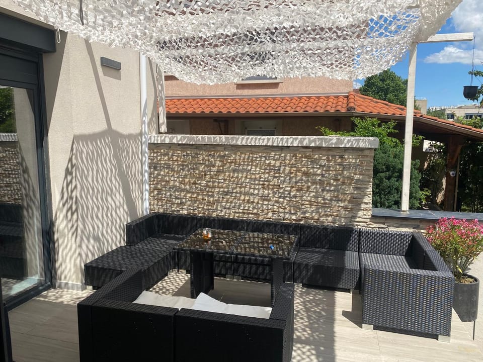 Maison lyon 8 jardin parking studio indépendant sur demande Villa in Lyon