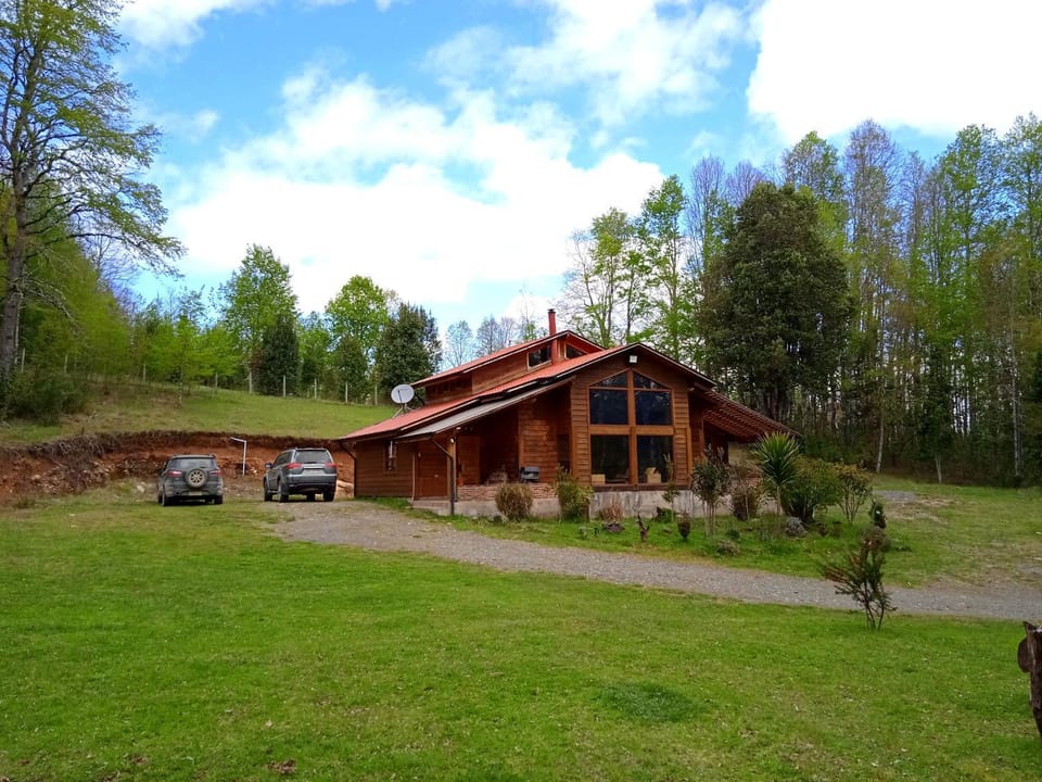 Property building, Natural landscape, Garden, Garden view, Parking