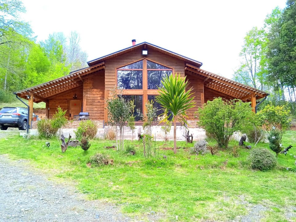 Property building, Day, Natural landscape, Garden, Parking