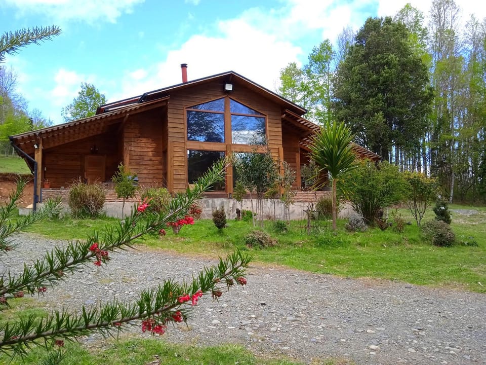 Property building, Day, Natural landscape, Garden, Garden view