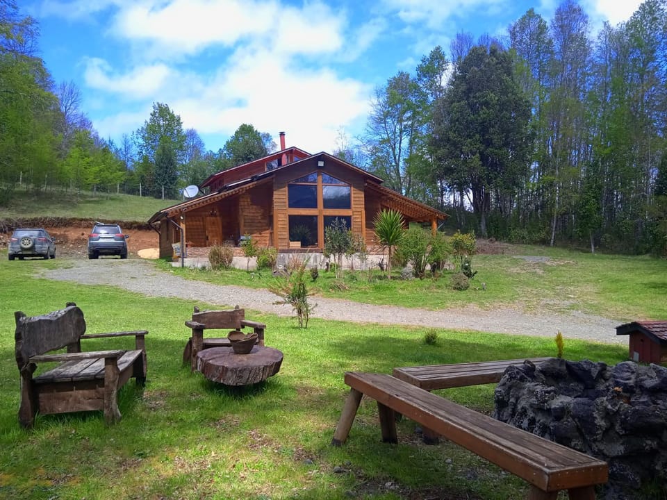 Property building, Day, Natural landscape, Garden, Garden view