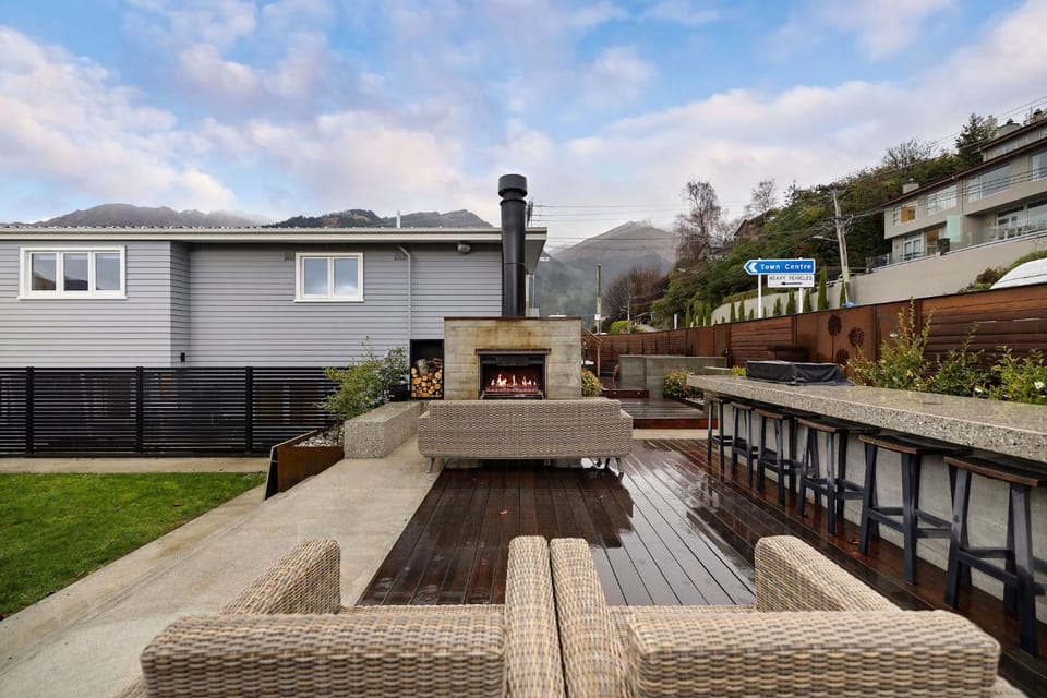 Property building, Garden, Garden view, Mountain view, Inner courtyard view, fireplace