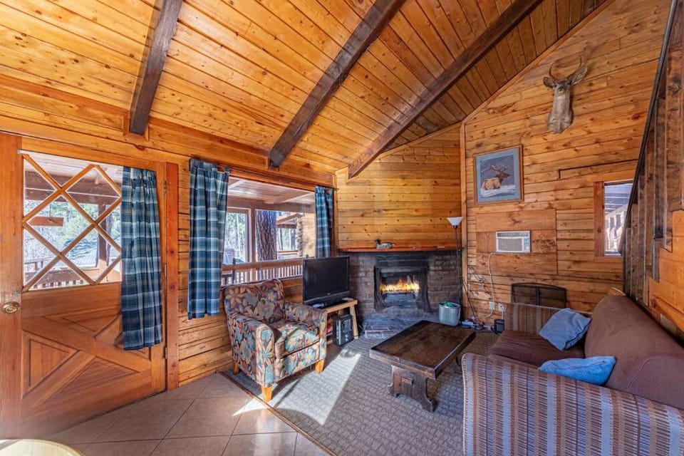 Forest Cabin 1 Hunters Blind Cabin in Gila County