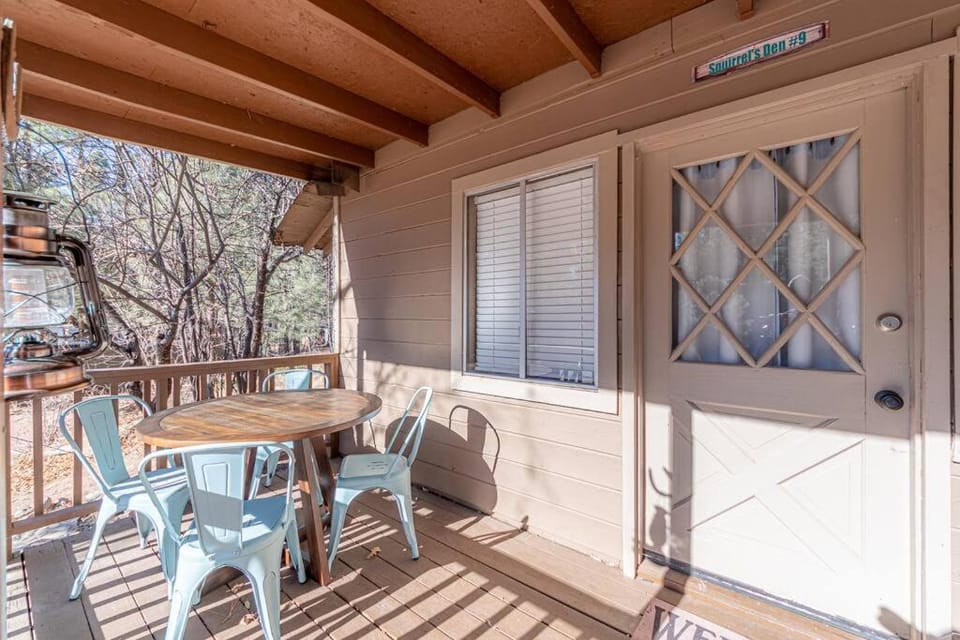 Hideaway forest cabin 9 Squirrels Den Cabin in Gila County