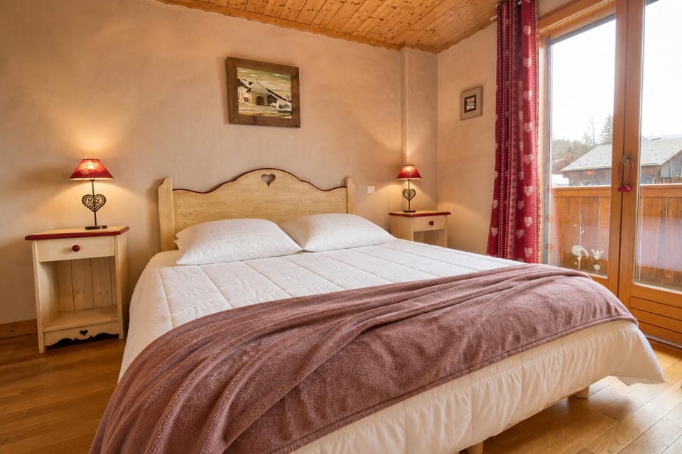Résidence Le Ploum - 10/12 personnes au départ des randonnées et pistes face au Mont Charvin MAE-1464 Apartment in Notre-Dame-de-Bellecombe