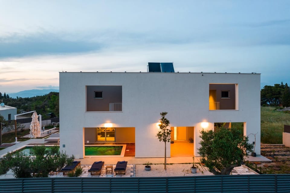 Property building, Patio, Day, Natural landscape, Garden, View (from property/room), Balcony/Terrace, Garden view, Pool view, Swimming pool