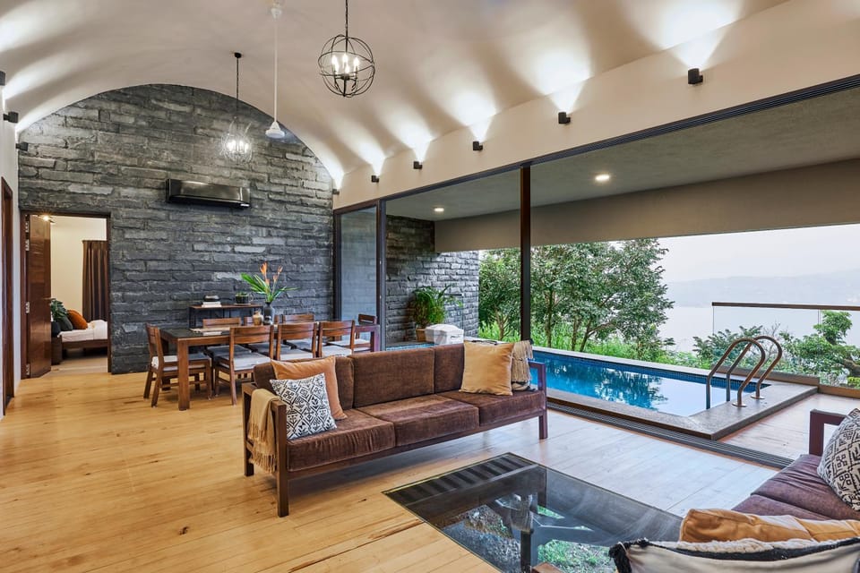 TV and multimedia, View (from property/room), Balcony/Terrace, Living room, Seating area, Lake view, Lake view, Mountain view, Pool view, air conditioner, air conditioner