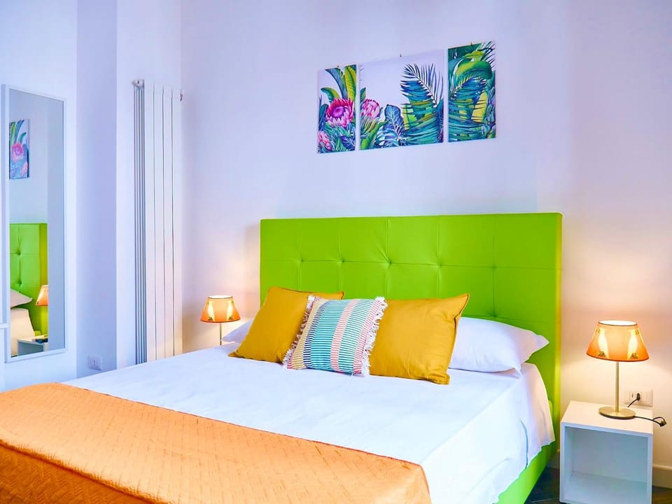Bed, Photo of the whole room, Decorative detail