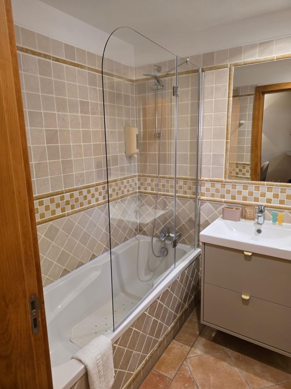 Shower, Bathroom, Bath, towels