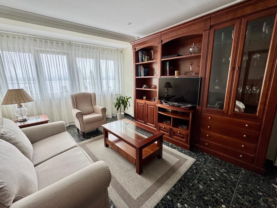 Communal lounge/ TV room, TV and multimedia, Living room, Seating area, Evening entertainment