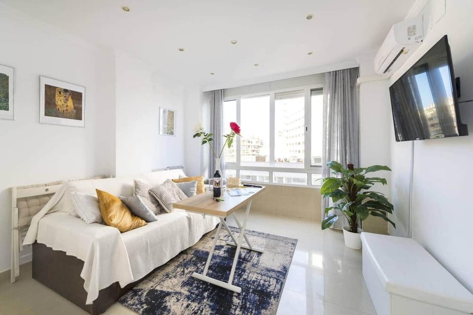 Bed, Living room, Photo of the whole room, air conditioner