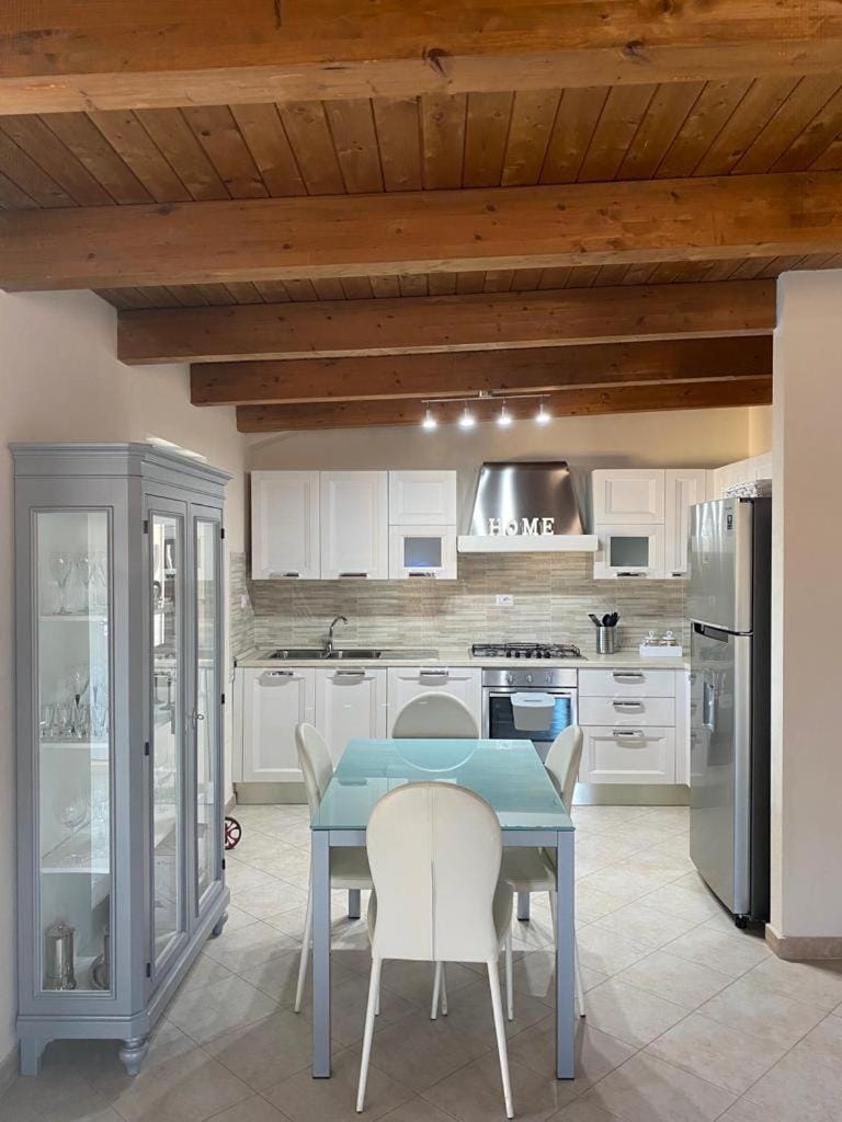 Kitchen or kitchenette, Dining area, dishwasher, minibar, pet friendly, stove