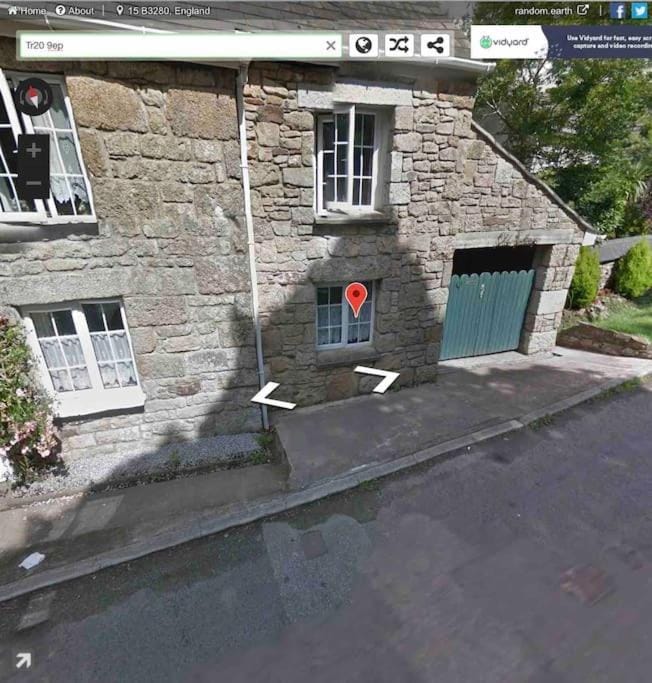 Lovely Cornish cottage in small village setting House in England