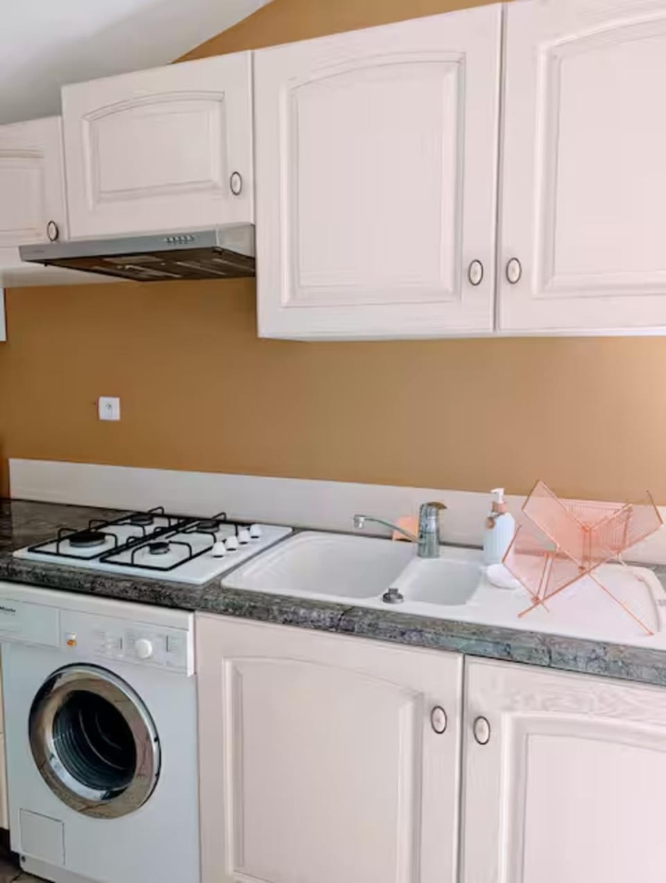 Kitchen or kitchenette, stove, washing machine