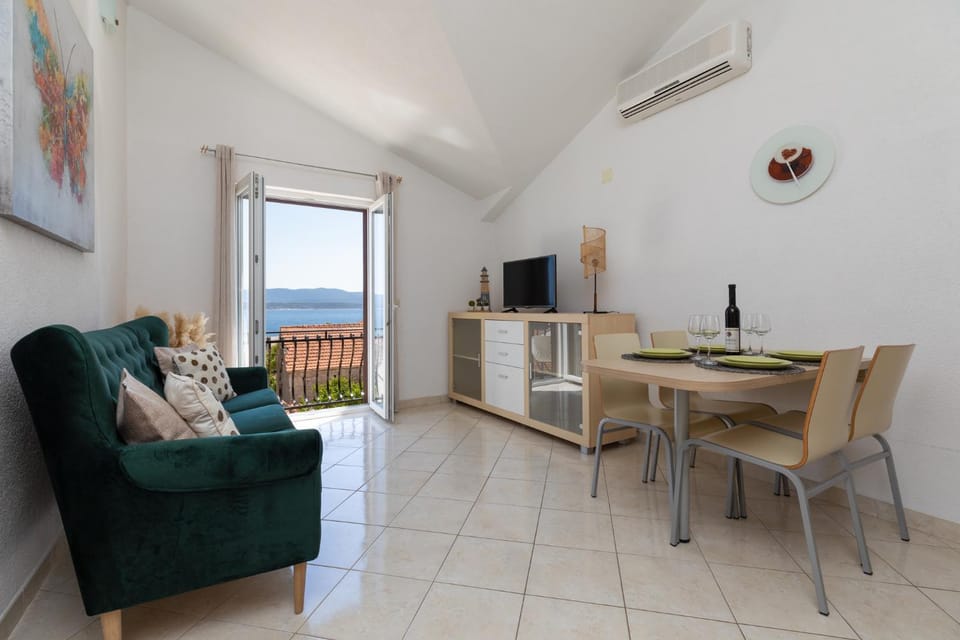 Apartments Paloc - Green Apartment in Bol