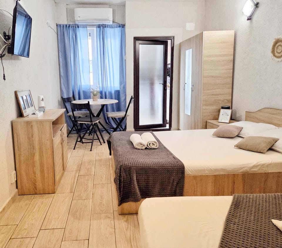 Bed, Bedroom, air conditioner
