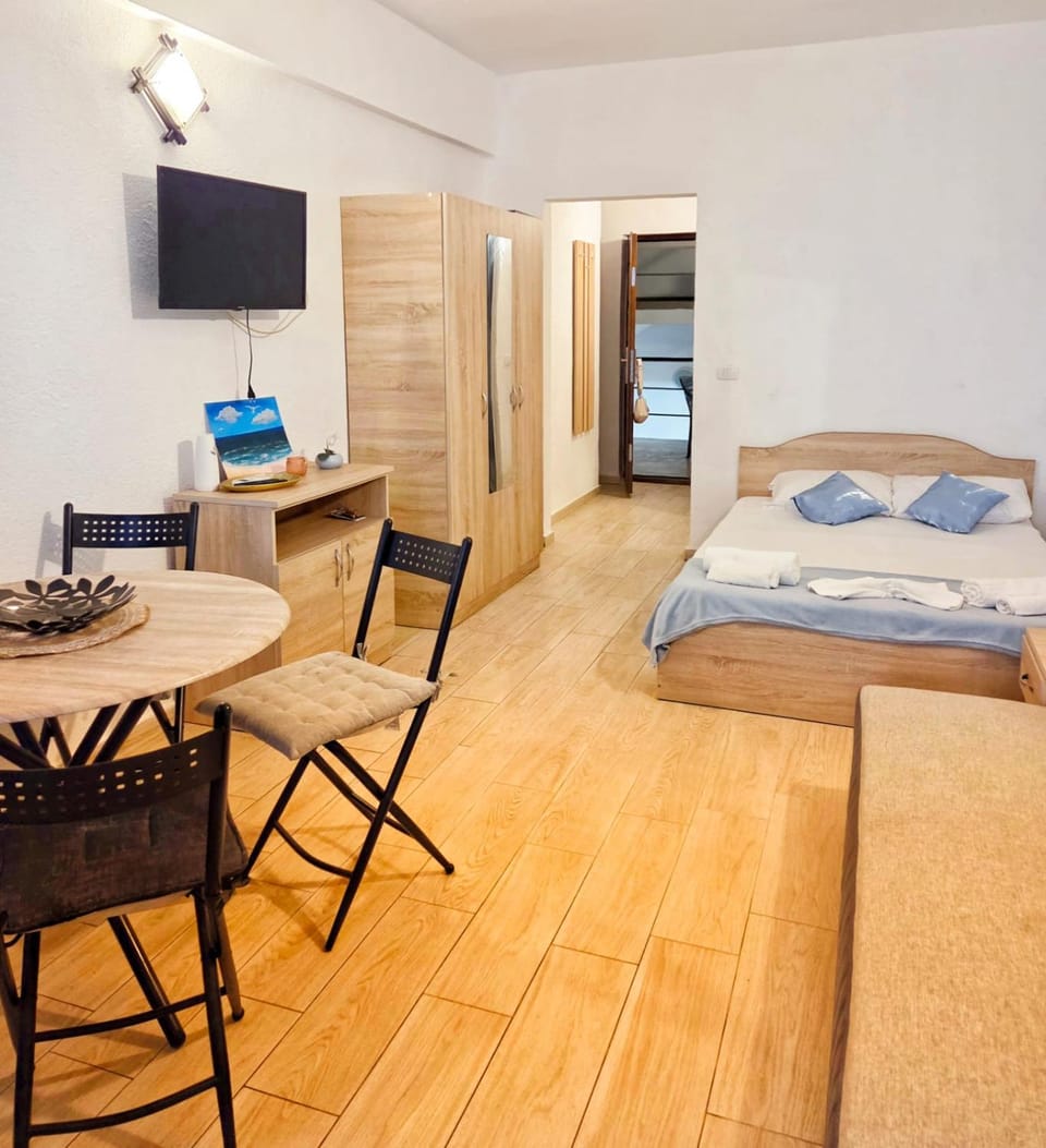 Bed, Seating area