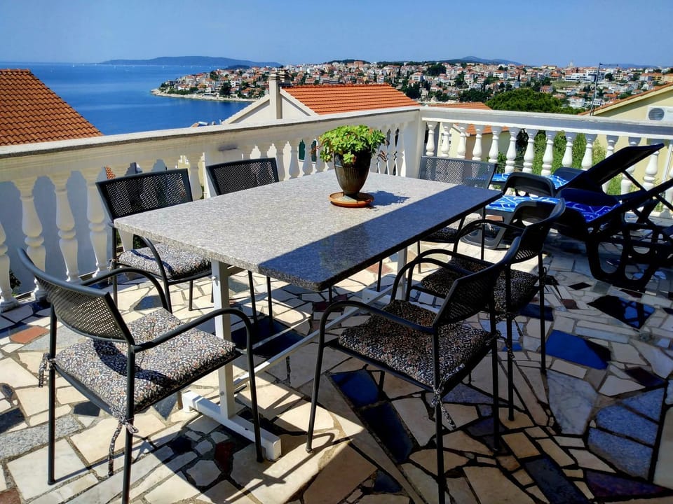 Day, Natural landscape, View (from property/room), Balcony/Terrace, Dining area, Sea view, sunbed