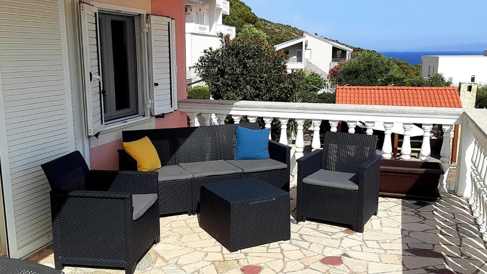 View (from property/room), Balcony/Terrace, Seating area