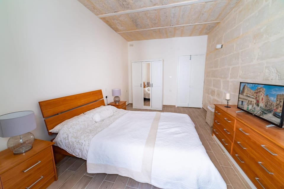 Central Valletta Townhouse Apartment in Valletta