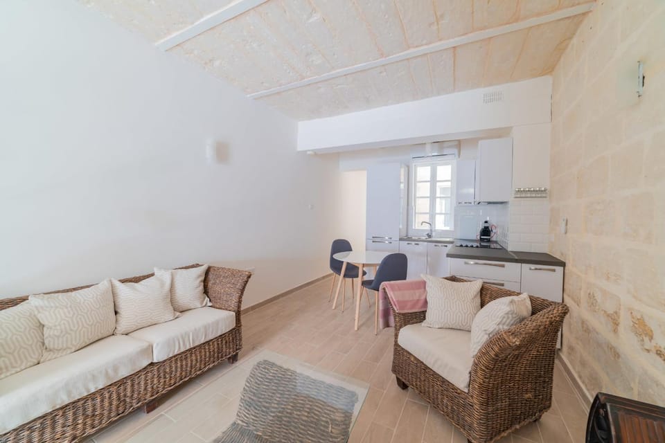 Central Valletta Townhouse Apartment in Valletta