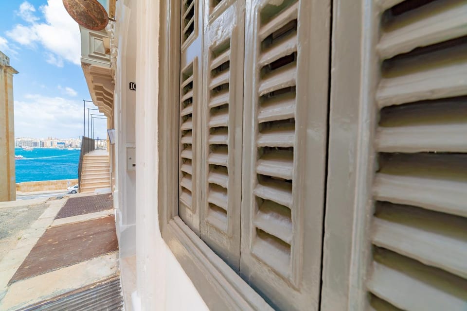 Central Valletta Townhouse Apartment in Valletta
