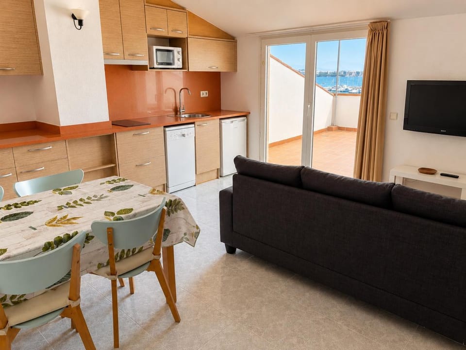 TV and multimedia, Living room, Dining area