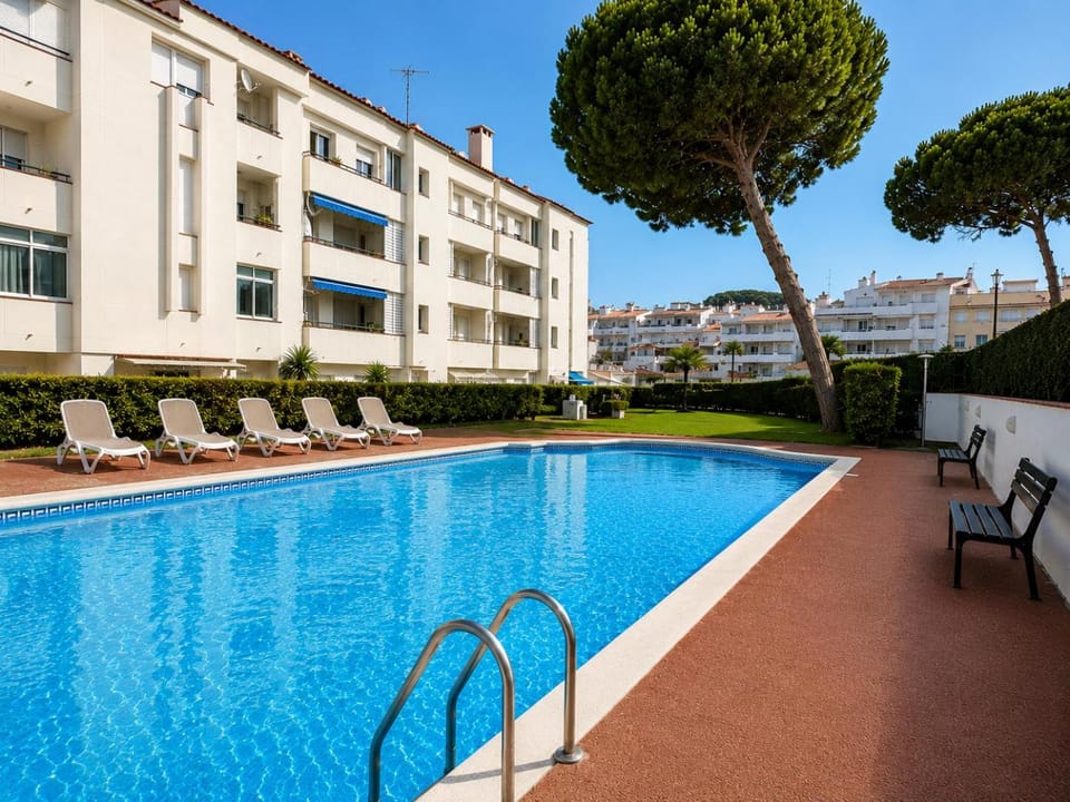 Property building, Patio, Pool view, Swimming pool, sunbed
