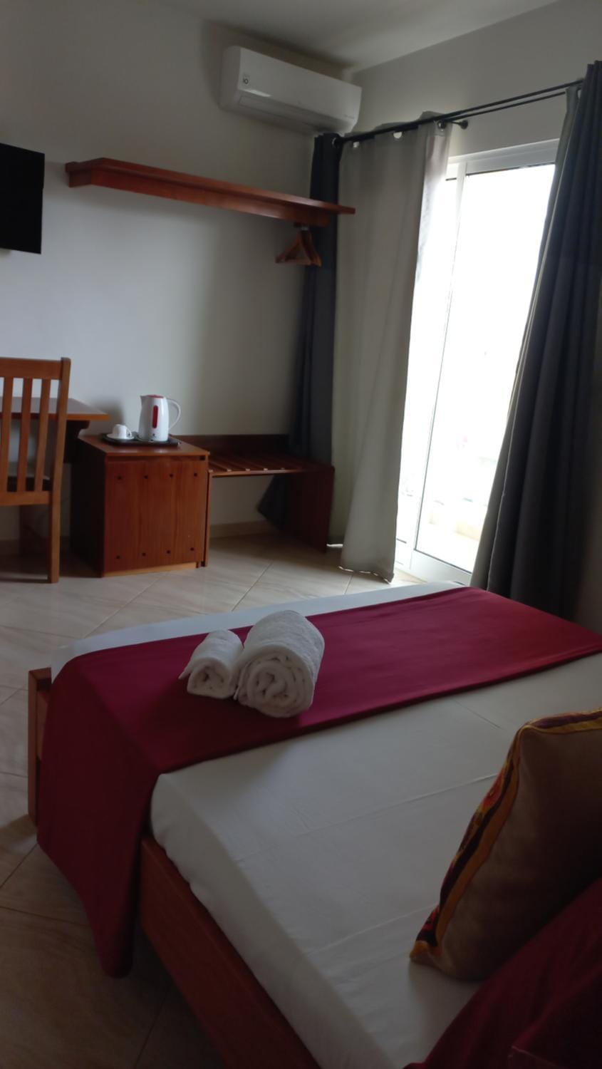 Bed, Bedroom, air conditioner