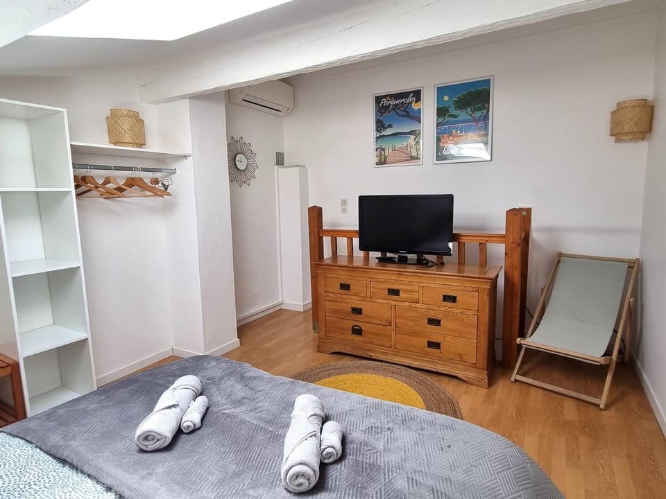 TV and multimedia, Photo of the whole room