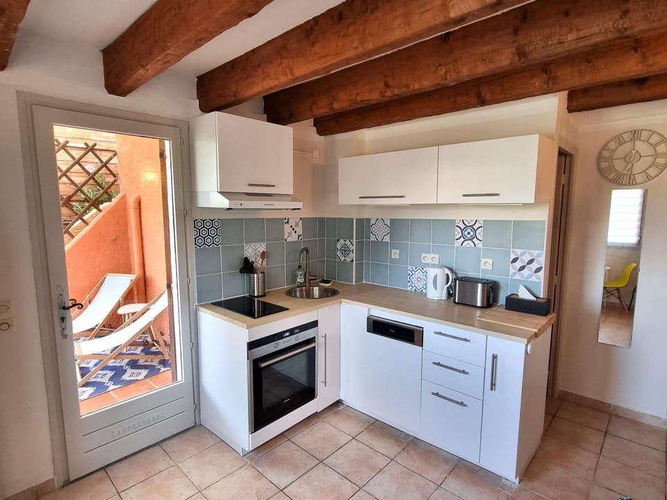 Coffee/tea facilities, Kitchen or kitchenette, dishwasher, minibar, pet friendly, stove, toaster