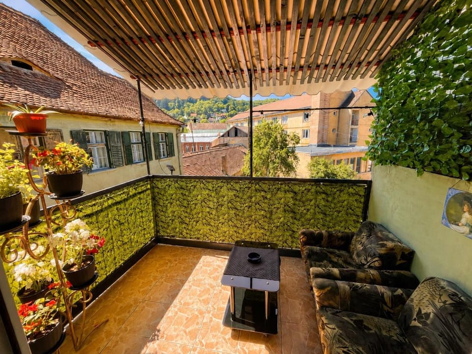 Balcony/Terrace, Garden view