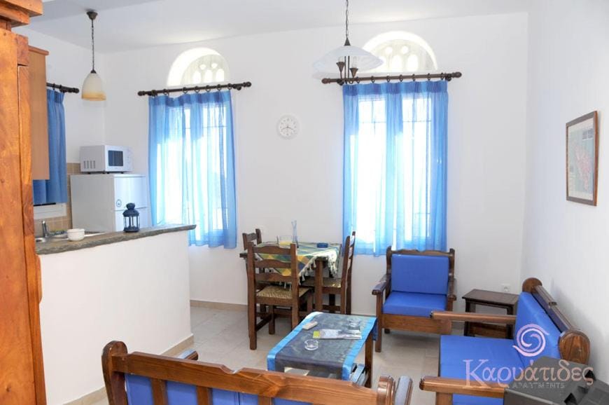 Living room, Seating area, kitchen