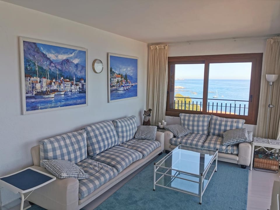 Living room, Sea view
