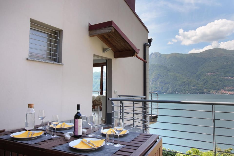Facade/entrance, View (from property/room), Balcony/Terrace