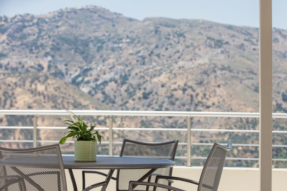 Balcony/Terrace, Mountain view