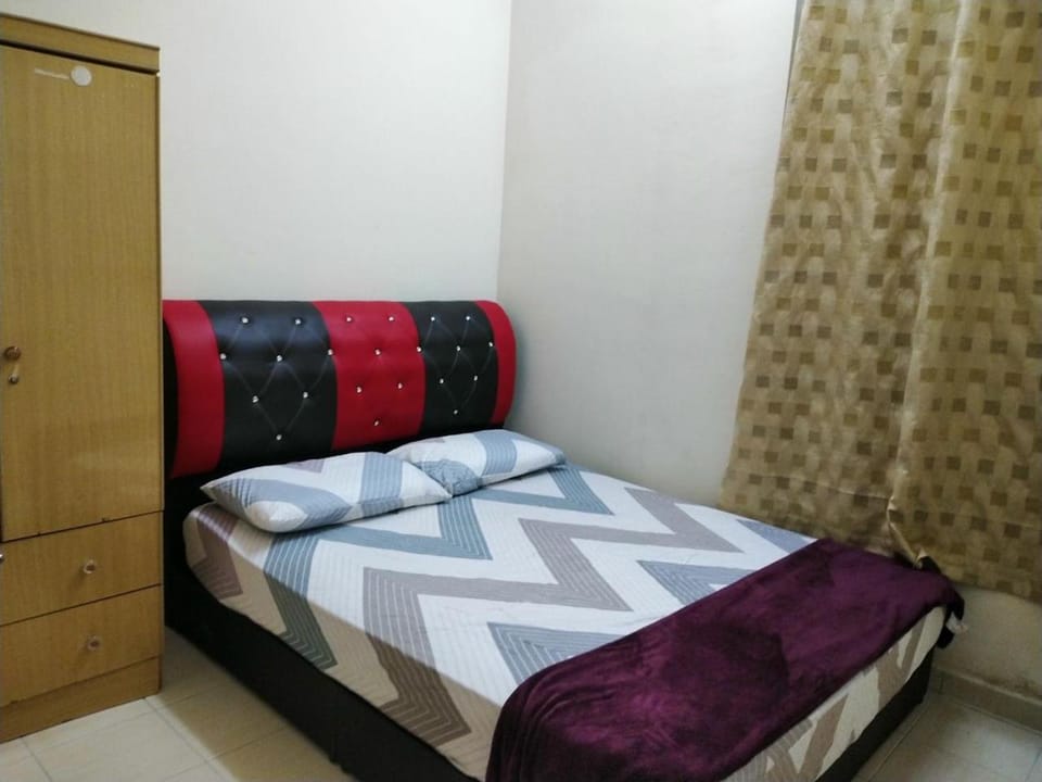 Bed, Photo of the whole room, Bedroom, fireplace