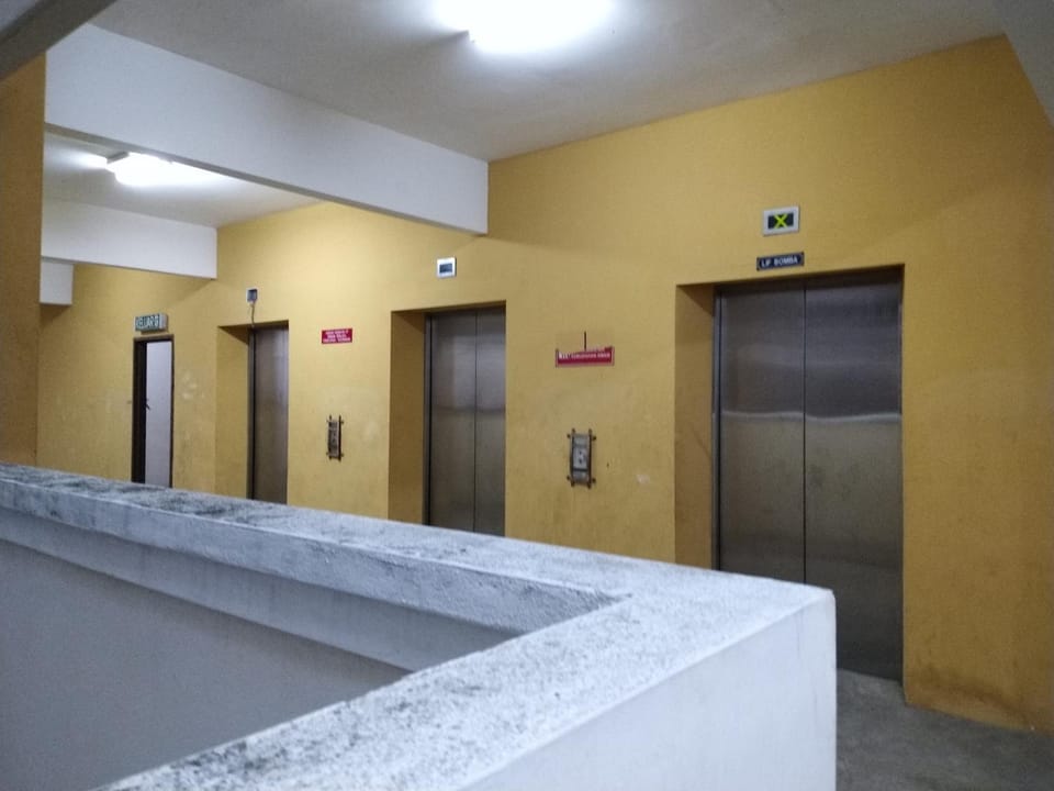 Area and facilities, elevator