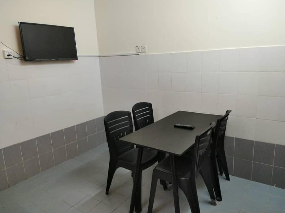 Communal lounge/ TV room, TV and multimedia, Dining area