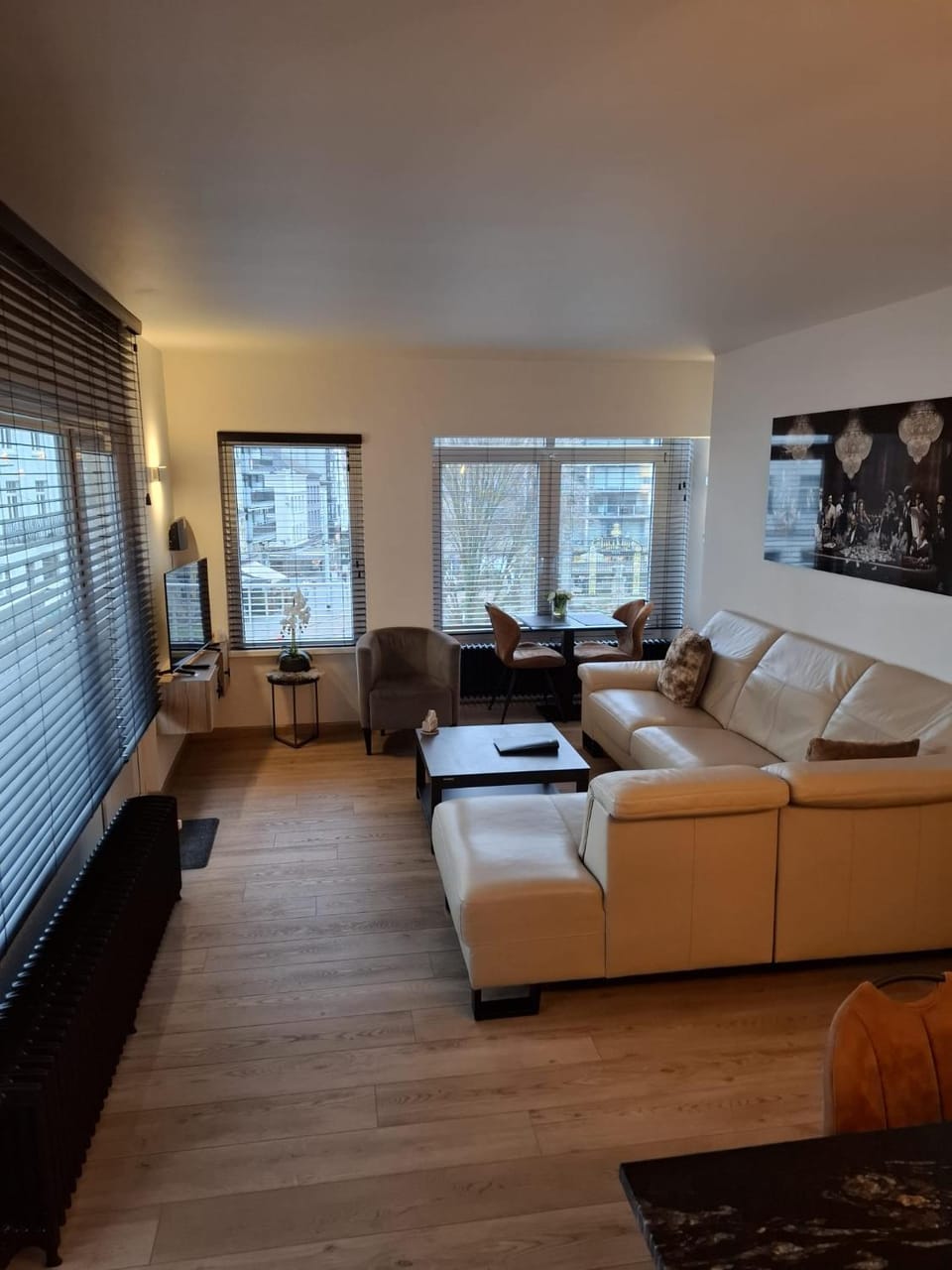 Lichtrijk en comfortabel hoekappartement met gratis parking en zeer centraal gelegen - Comme Chez Soi Apartment in Ostend
